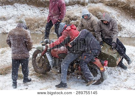 Taraclia, Moldova - 23. 02. 2019: A Team On A Soviet Retro Motorcycle With A Sidecar In The Mud And 