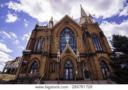Pittsburgh, Pennsylvania, Usa 3/15/2019 St Mary Of The Mount Catholic Church In The Mt Washington Ne