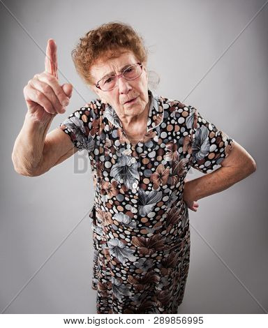 Scolded the old woman