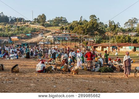 Chencha, Ethiopia - December 05, 2013: Evening In The Local Market. Ethiopian Women Sell Various Goo