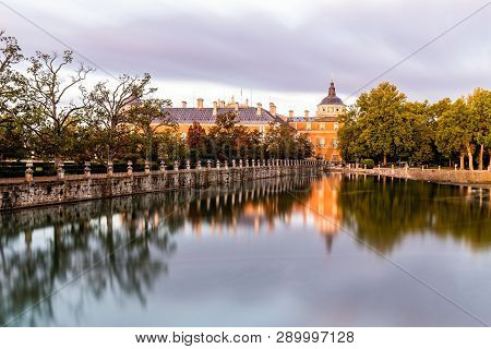 Aranjuez, Spain - October 20, 2018: Royal Palace Of Aranjuez. It Is A Residence Of The King Of Spain