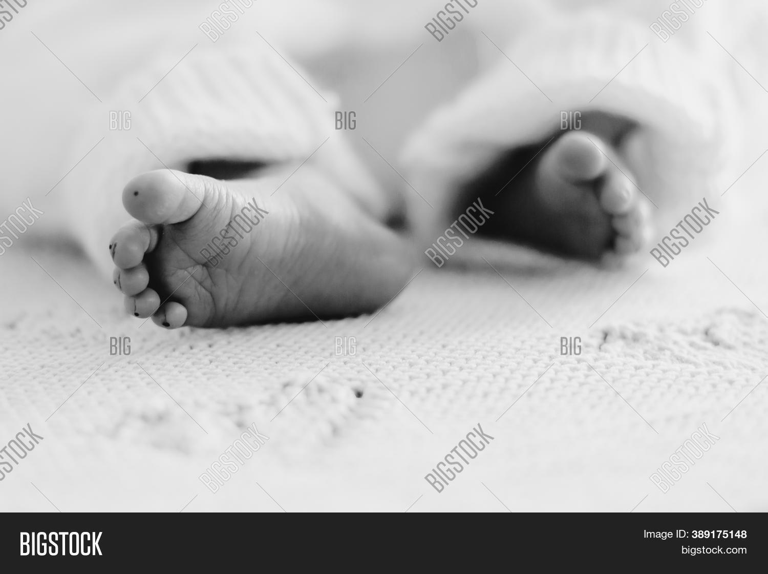 Detail Newborn\'s Feet Image & Photo (Free Trial) | Bigstock