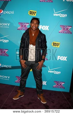 LOS ANGELES - 5 NOV: Arin Ray arriva a X-Factor stagione partito due finalista a SLS Hotel at Bev