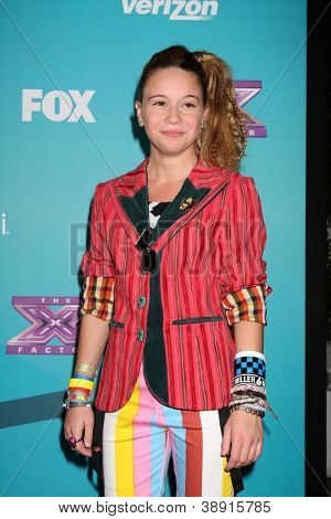 LOS ANGELES - 5 listopada: Beatrice Miller przybywa na X-Factor sezon dwa Party finalista w SLS Hotel