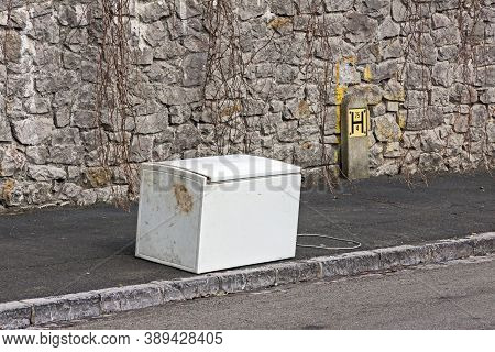 Weston-super-mare, Uk - January 28, 2020: An Old Refrigerator Dumped By The Side Of A Road