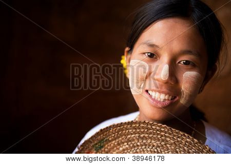 Smukke Myanmar pige smilende