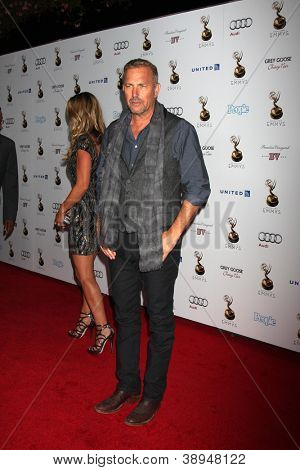 LOS ANGELES - SEP 21: Kevin Costner arriva alla Reception Primetime Emmy esecutori candidato a 