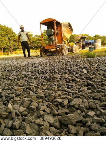 Utter Pardesh , India - Construction Worker Doing Work , A Picture Of Construction Worker Doing Work