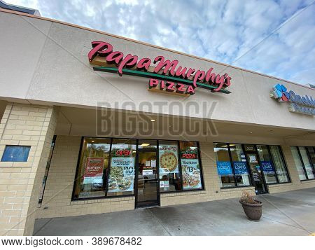 The Exterior Of A Papa Murphys Carry Out Pizza Restaurant Retail Store In Springfield, Il.
