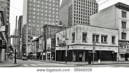 SAN FRANCISCO, USA - 19. října: Čínské obchody a kancelářské budovy v Kearny Street na 19 října, 