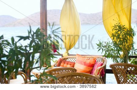 Interior de la cafetería de verano