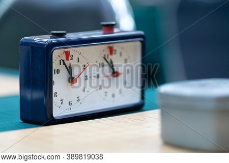 timer clock for chess, baduk, weiqi, goban or broad game tournament tables