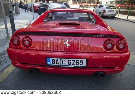 Praag , Tsjechie -   22 July 2020: Red Parked Ferrari F355 Gts Convertible In The Famous Red Ferarri