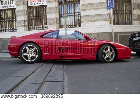 Praag , Tsjechie -   22 July 2020: Red Parked Ferrari F355 Gts Convertible In The Famous Red Ferarri
