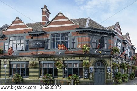 Doncaster, Yorkshire, Northern England -  October 7, 2020. The Leopard Pub In Doncaster, Exterior Bu