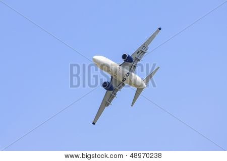 Tarom Airliner