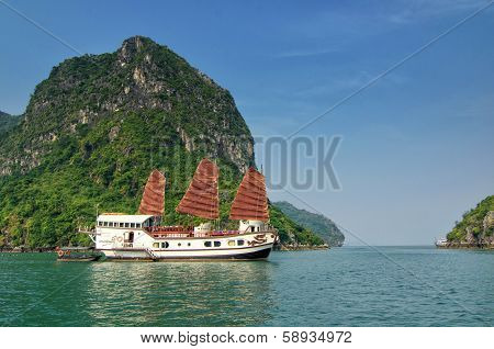 Halong bay (QuangNinh, Vietnam)