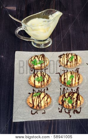 Tartlets With French Cream And Mint
