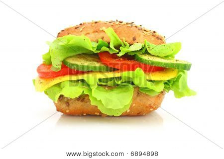 Panino con formaggio e verdure