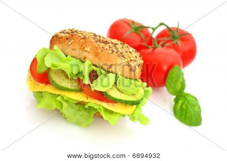 Panino con formaggio e verdure
