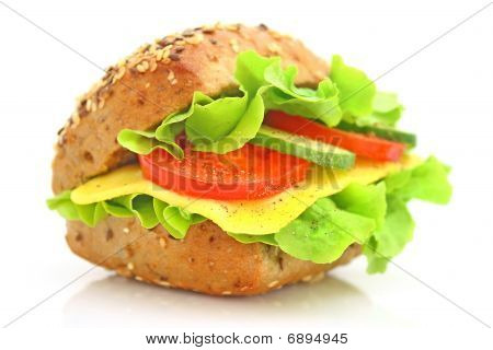 Panino con formaggio e verdure