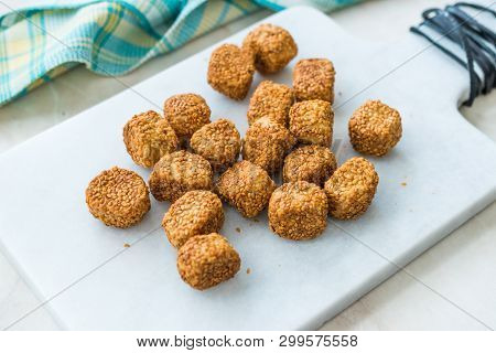 Turkish Salty Bakery Bagel Balls Kahke Simit With Sesame Seeds / Salted Snacks