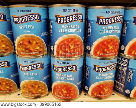 Wilmington, Delaware, U.s.a - December 10, 2020 - Cans Of Manhattan Clam Chowder And Split Pea Soup 