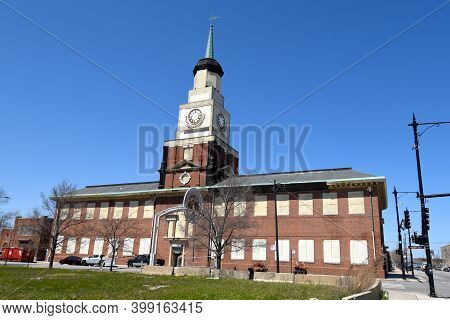 Chicago, Il April 21, 2020, Former Chicago Union Stockyards Bank Building, No Abandoned Under A Clea