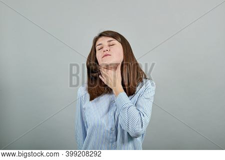 Hands Around Throat, Screaming, Panicking In Trouble As Chokes On Food Stuck And Is Making The Offic