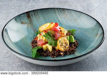Healthy Raw Tuna Bowl With Quinoa And Vegetales. Buddha Bowl Raw Tuna With Quinoa
