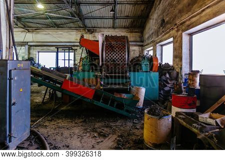 Process Of Recycling Of Waste Rubber Parts In The Factory