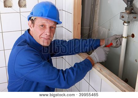Idraulico fissaggio fornitura acqua in bagno