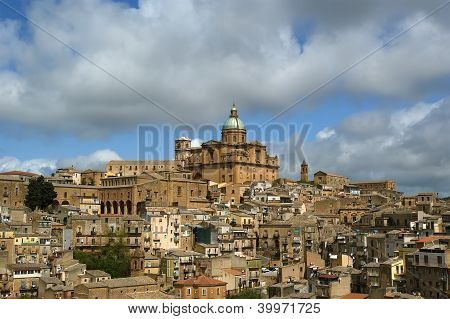 Blick auf eine typische alte Stadt, Sicilia, Provinz agrigento