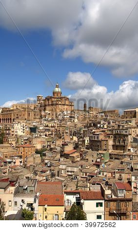 Blick auf eine typische alte Stadt, Sicilia, Agrigento Provinz