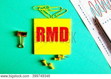 Rmd Is Written In Red On A Yellow Sticker On A Green Background Near The Graph And Pencil