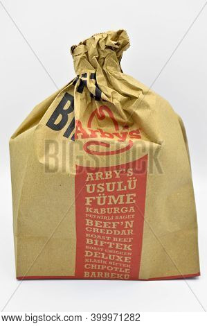 Paper Bags Used In Arby\'s Restaurants In Turkey, Arby\'s Recyclable Paper Bag, Natural Product, Iso