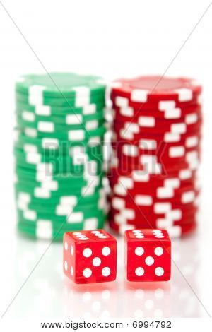 Dadi e fiches da Poker colorato