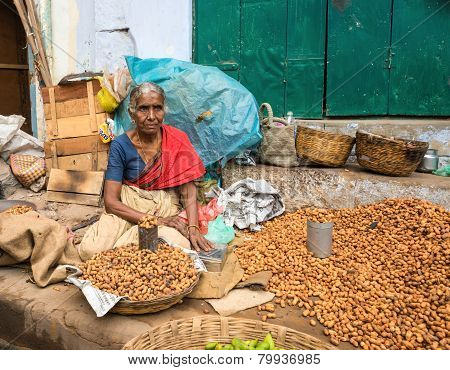 Thanjavour, India - February 14: An Unidentified Woman In Traditional Indian Attire Sells Peanuts. W