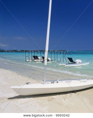 Grand Baie plaży z łodzi wyspa Mauritius