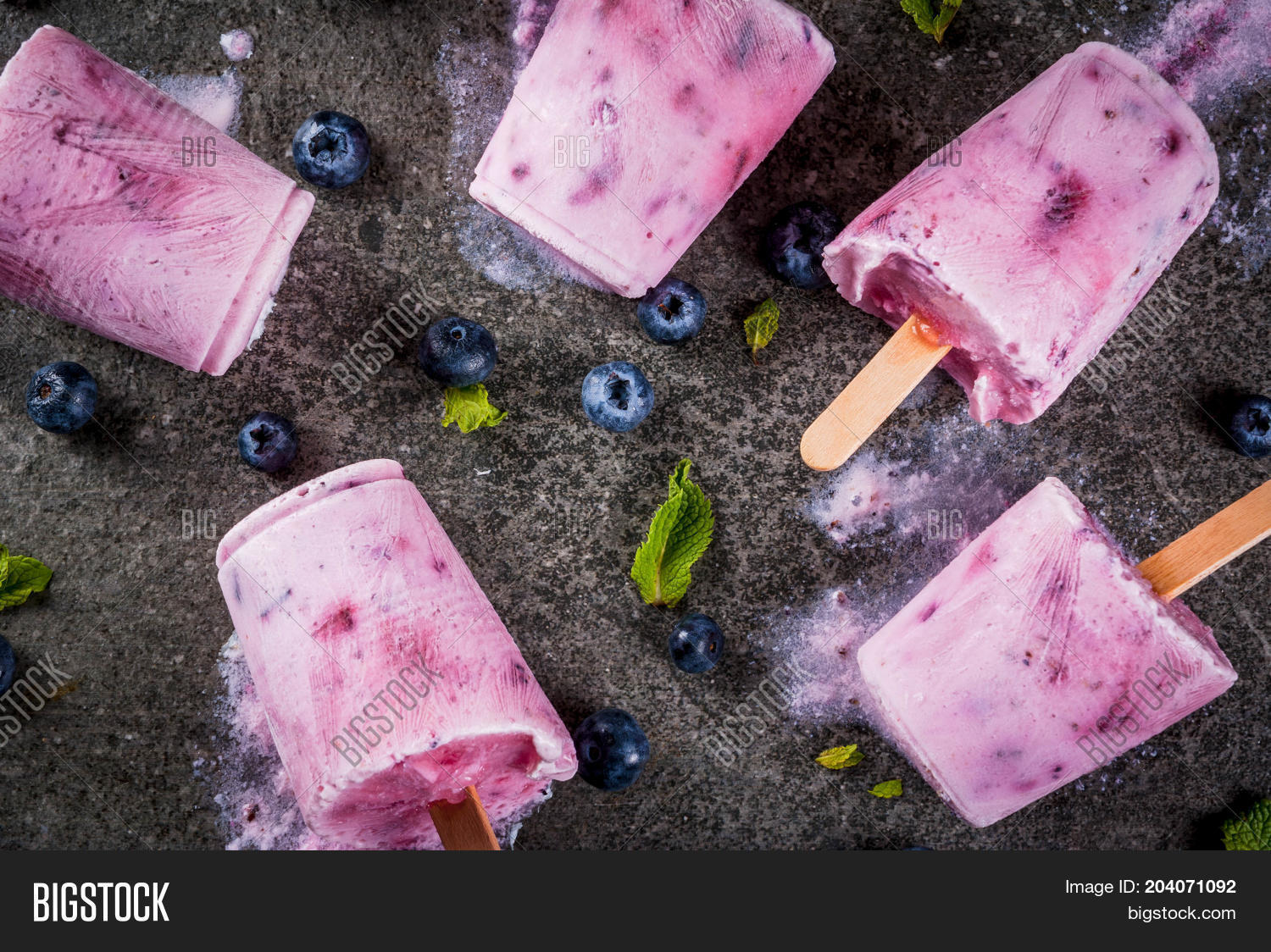 blueberry ice cream popsicles 库存照片和库存图片 | bigstock