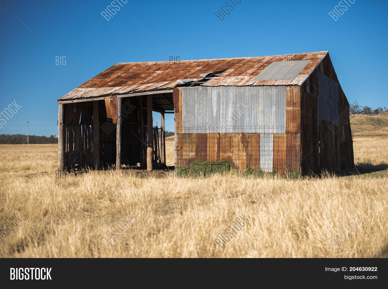 old abandoned outback farming shed in queensland.