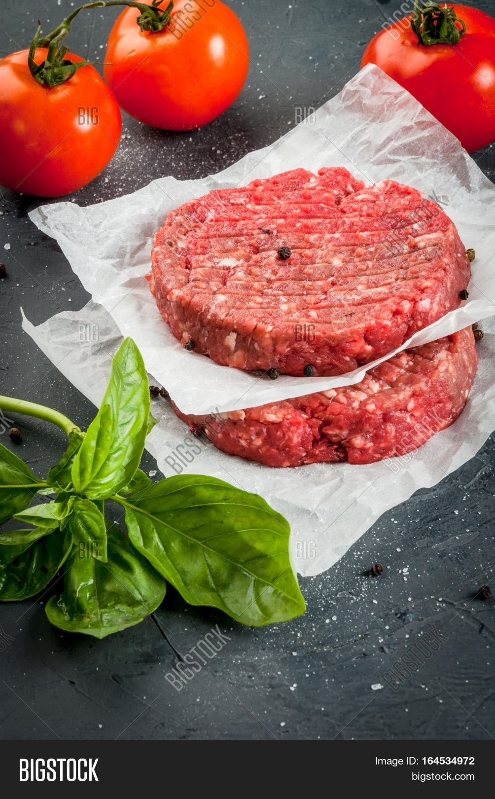 raw minced beef steak burger 库存照片和库存图片 | bigstock