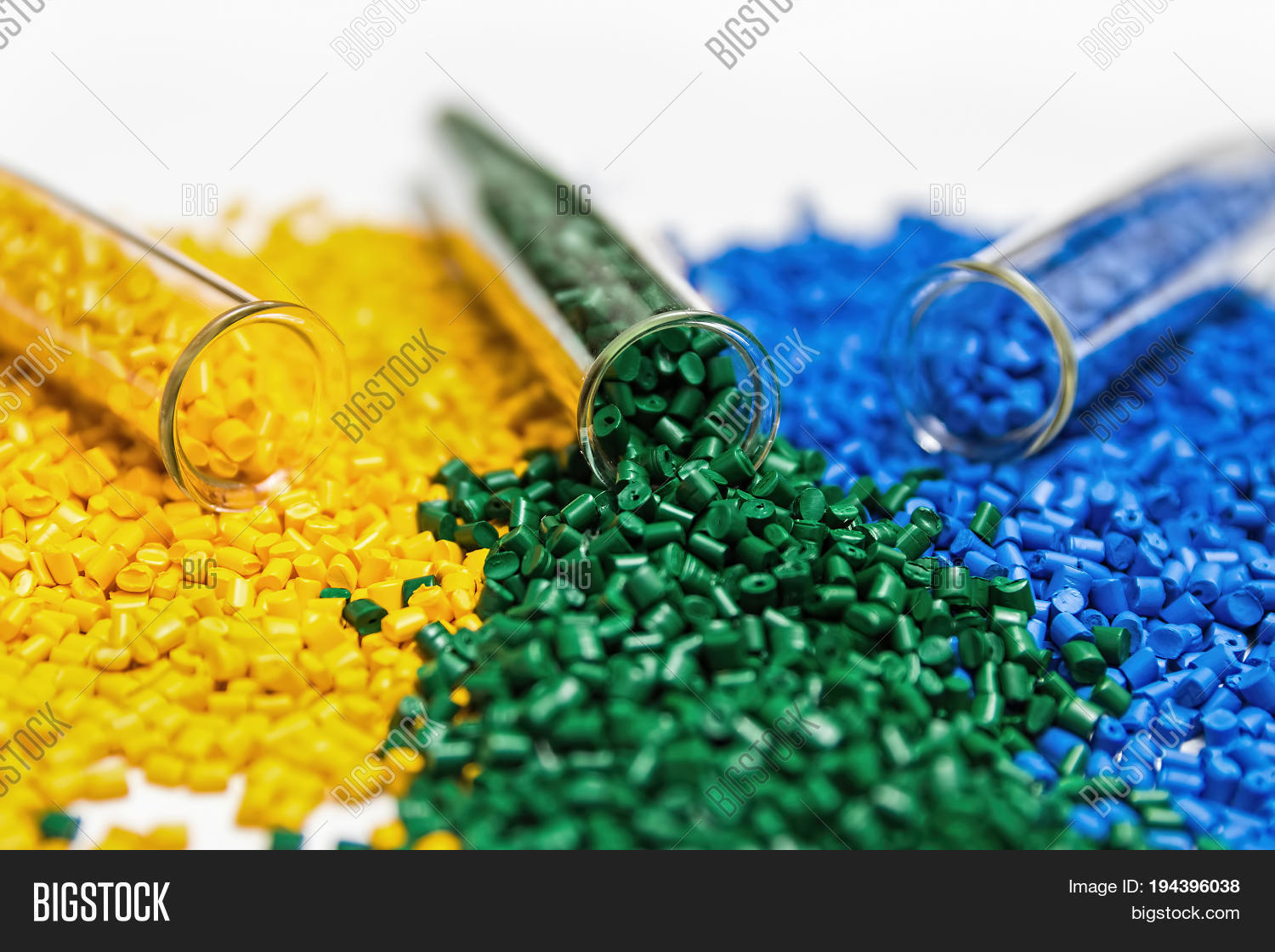 polymeric dye. plastic pellets. colorant for plastics.