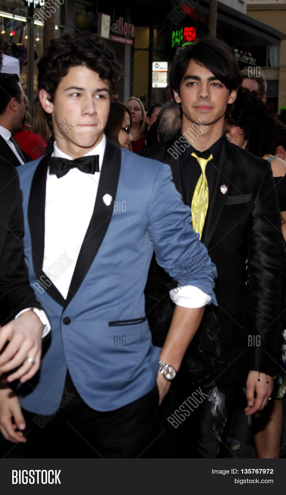 nick jonas and joe jonas at the world premiere of jonas
