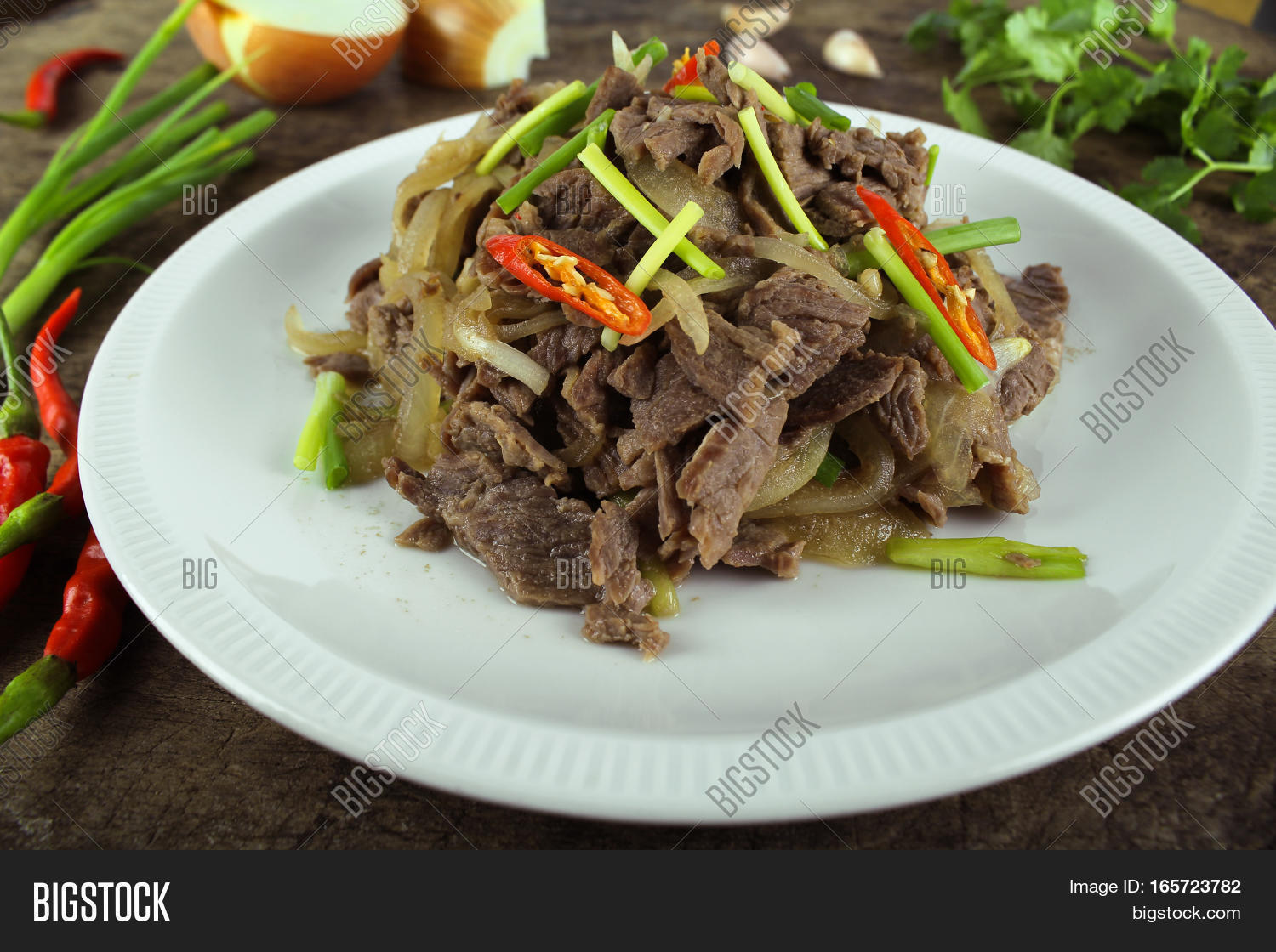 stir fried beef with onion and spring onion