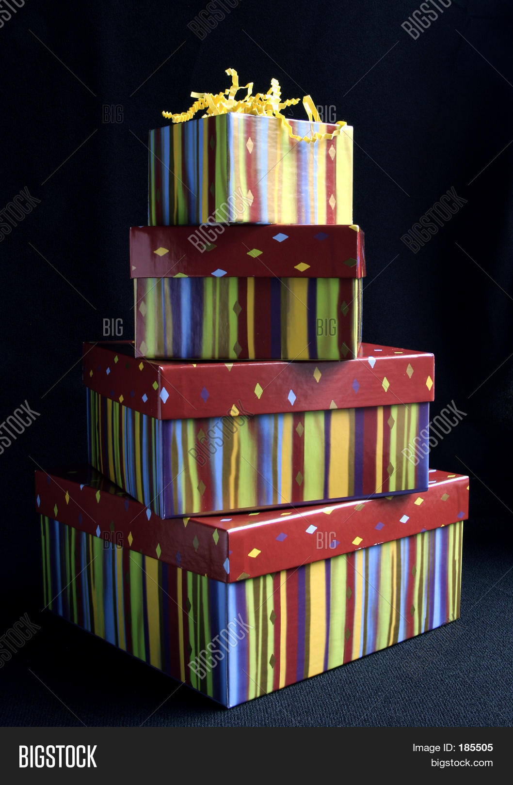 堆叠式的礼品盒 库存照片和库存图片 | bigstock