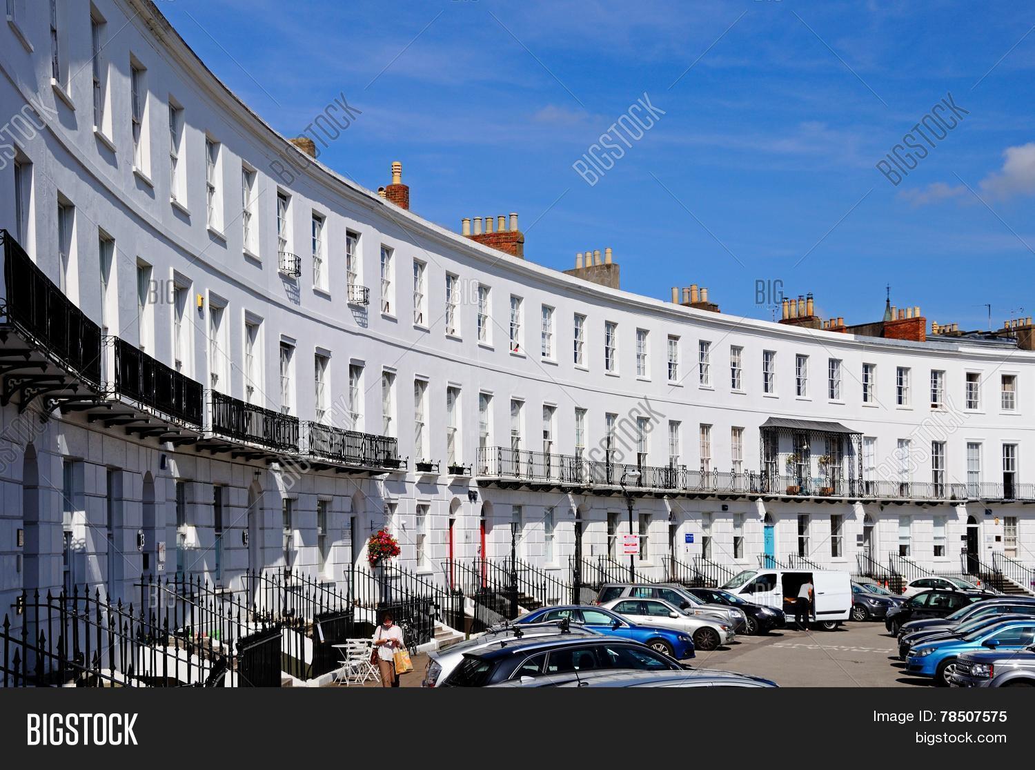 royal crescent, cheltenham. 库存照片和库存图片 | bigstock