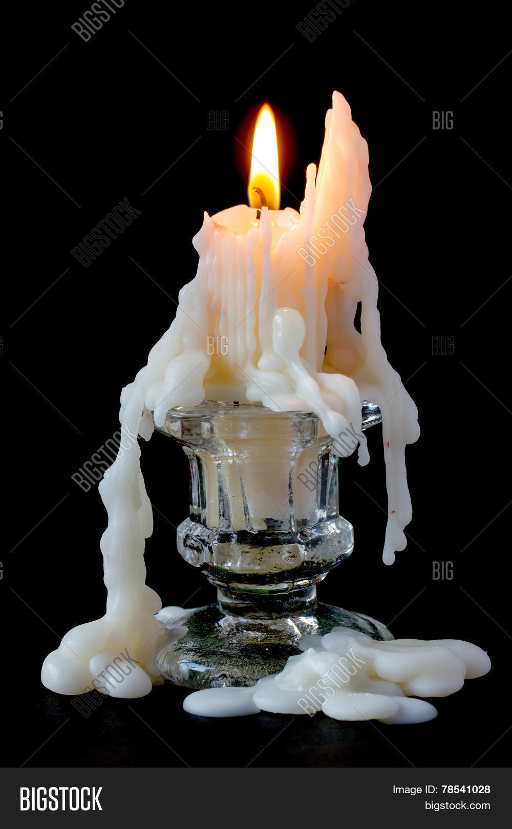 burning candle in glass candlestick 库存照片和库存图片 | bigstoc
