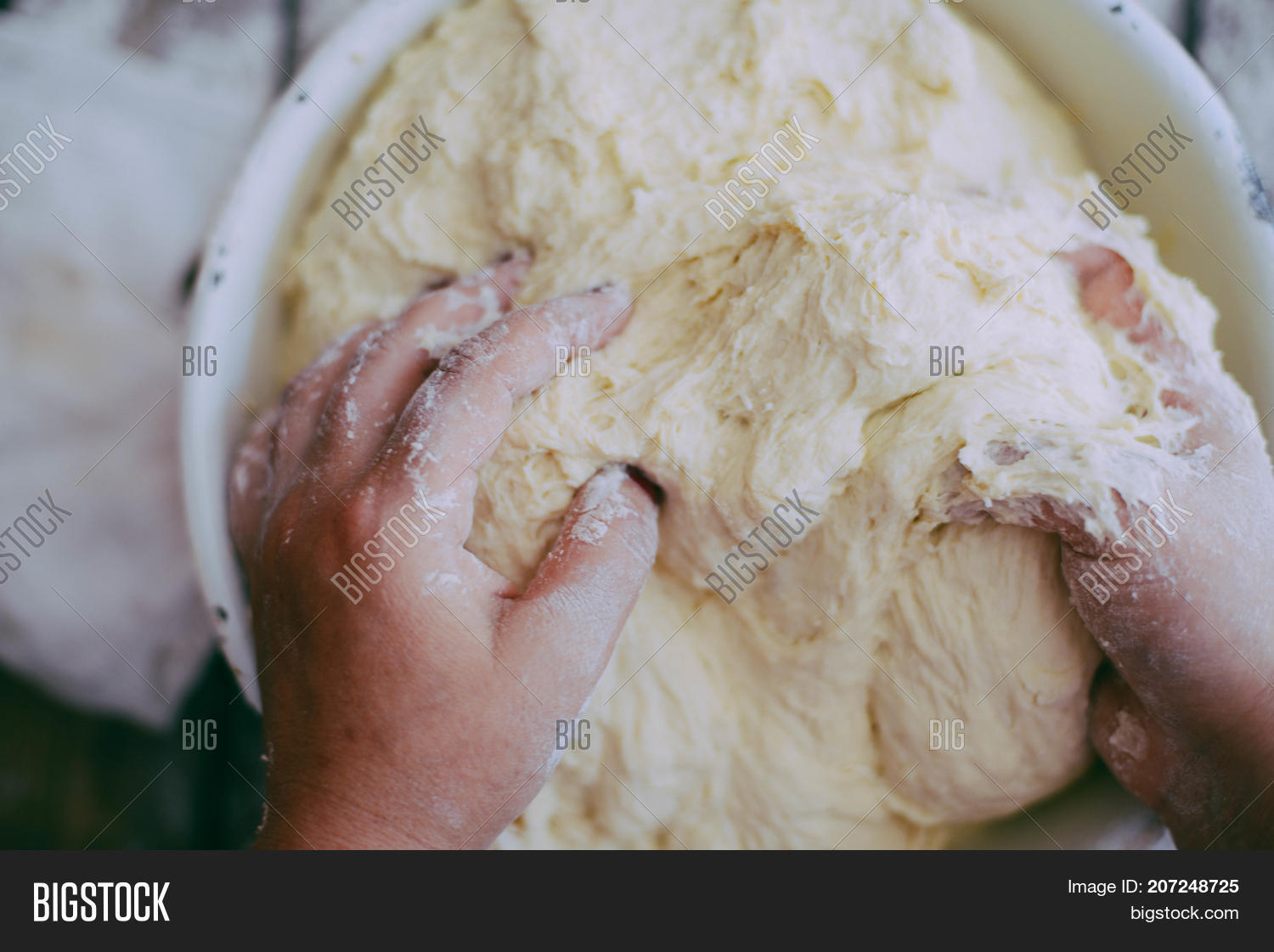 close view baker kneading dough.图片和照片 | bigstock