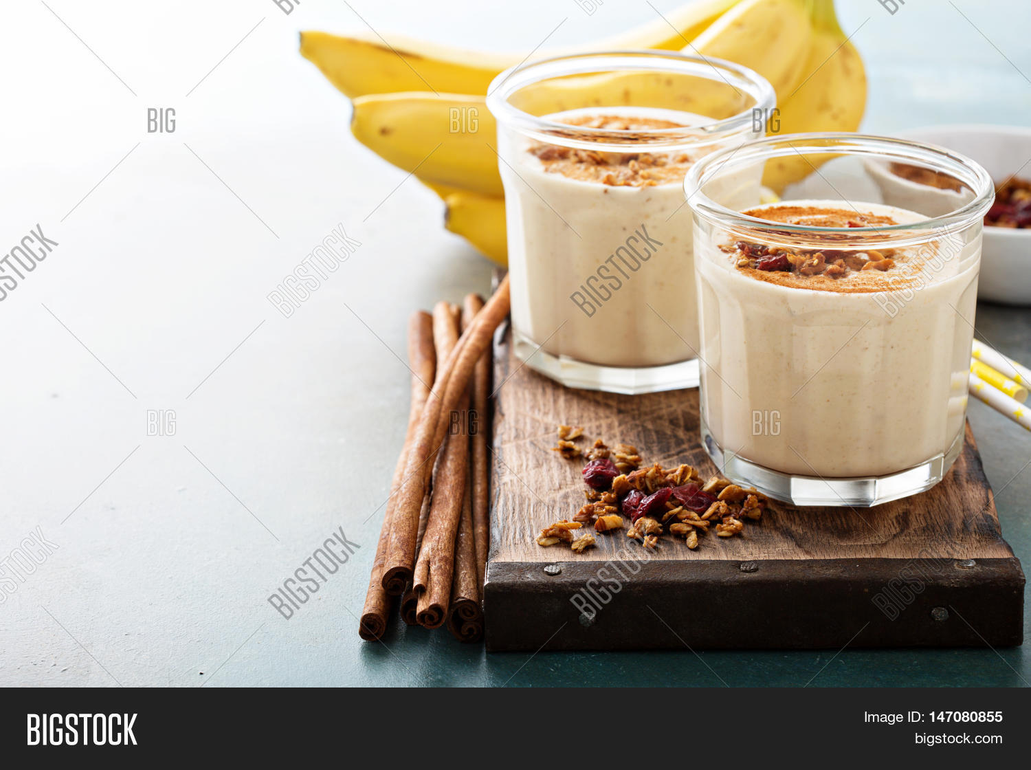 banana smoothie with peanut butter, cinnamon and granola for